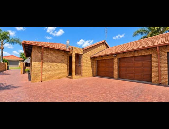 3 BEDROOM HOUSE FOR SALE IN AMBERFIELD